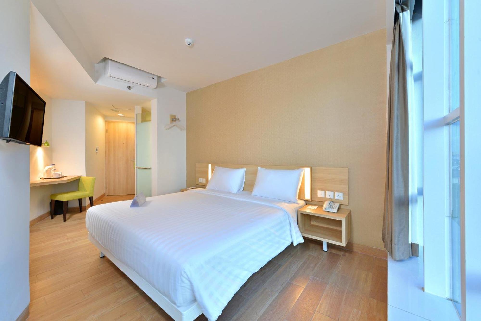 Whiz Prime Hotel Hasanuddin Makassar Ngoại thất bức ảnh