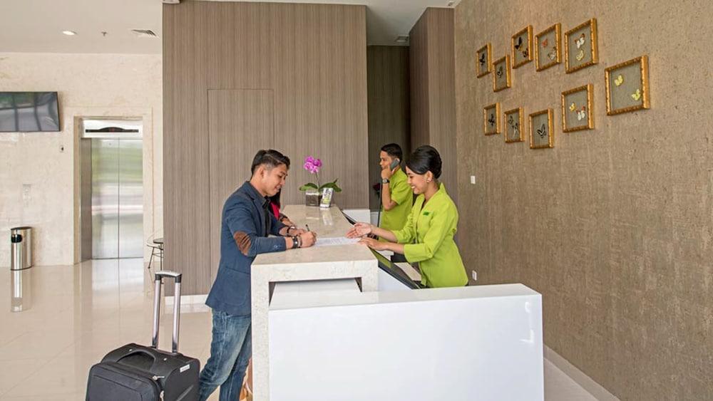 Whiz Prime Hotel Hasanuddin Makassar Ngoại thất bức ảnh