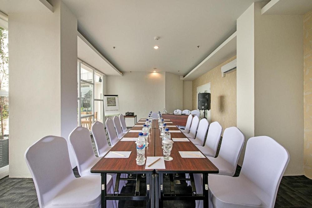 Whiz Prime Hotel Hasanuddin Makassar Ngoại thất bức ảnh