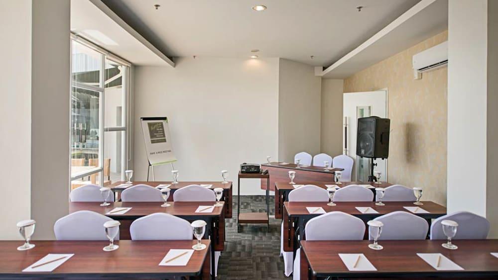 Whiz Prime Hotel Hasanuddin Makassar Ngoại thất bức ảnh