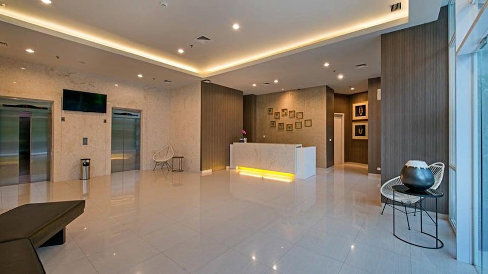 Whiz Prime Hotel Hasanuddin Makassar Ngoại thất bức ảnh
