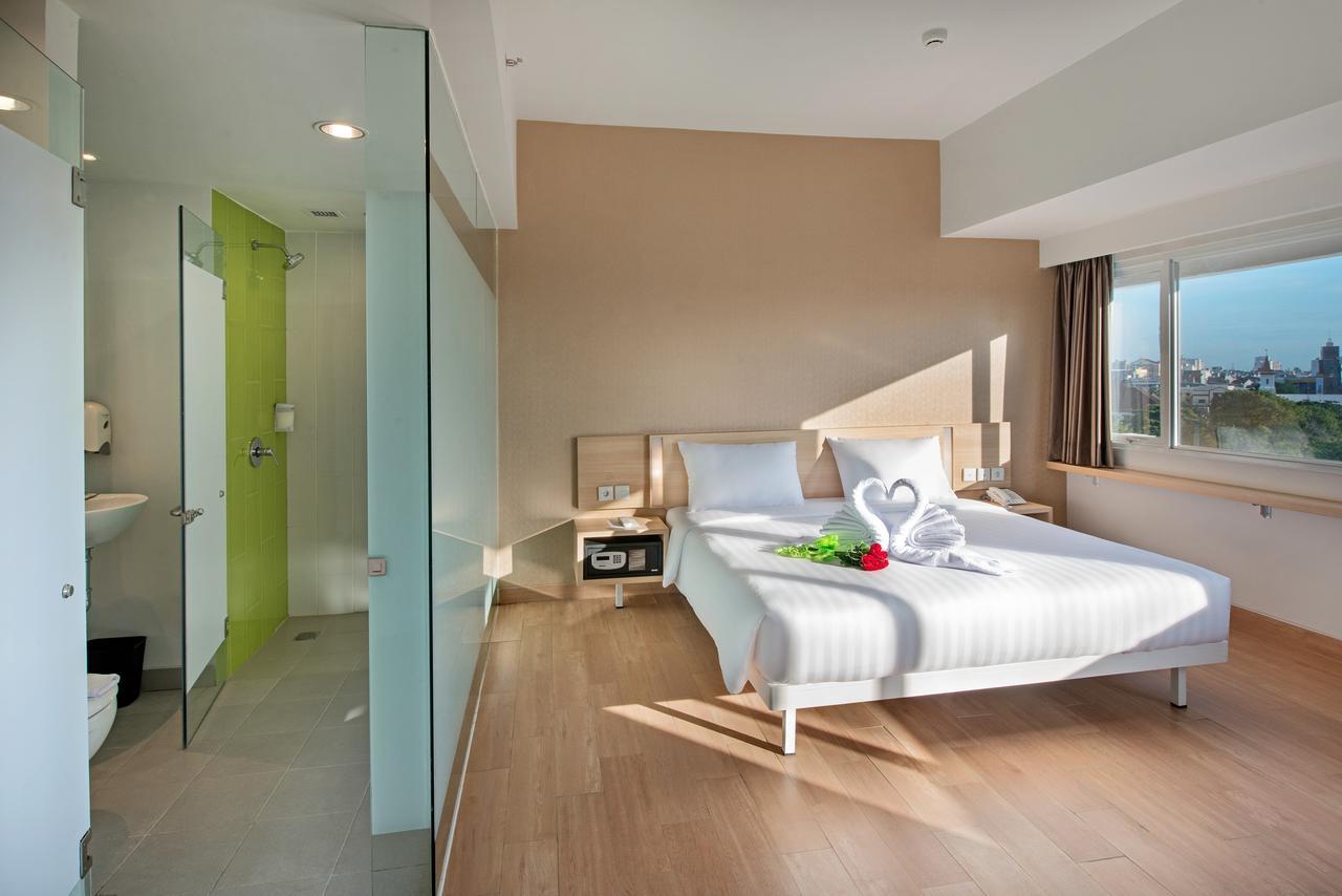 Whiz Prime Hotel Hasanuddin Makassar Ngoại thất bức ảnh