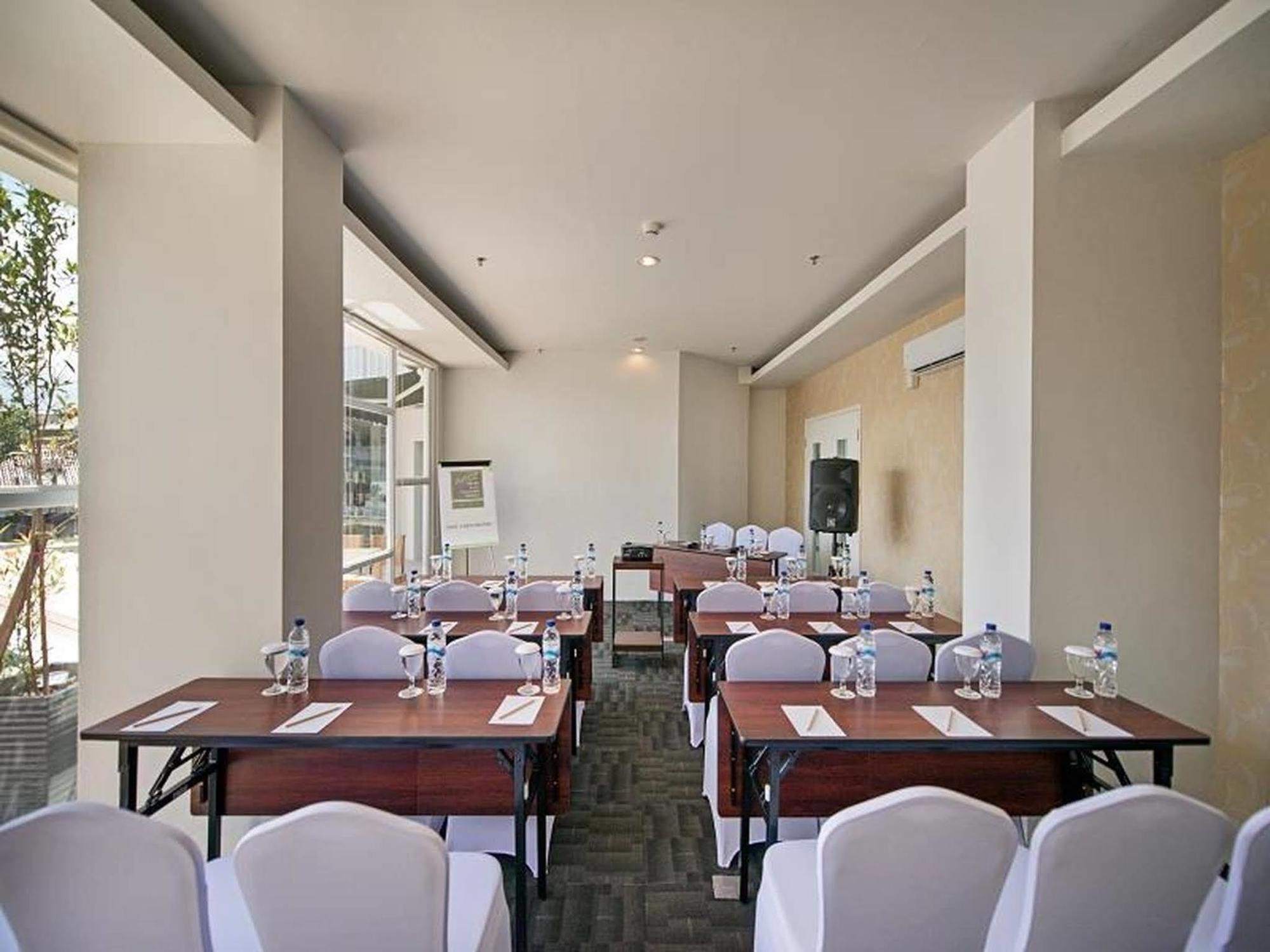 Whiz Prime Hotel Hasanuddin Makassar Ngoại thất bức ảnh