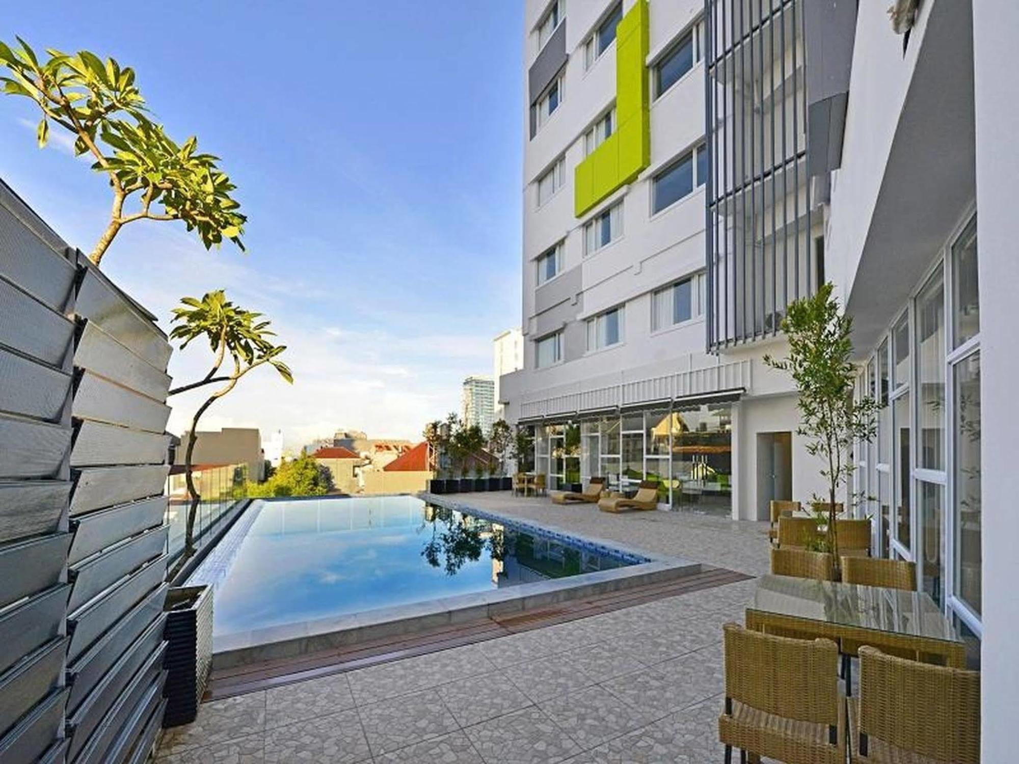 Whiz Prime Hotel Hasanuddin Makassar Ngoại thất bức ảnh