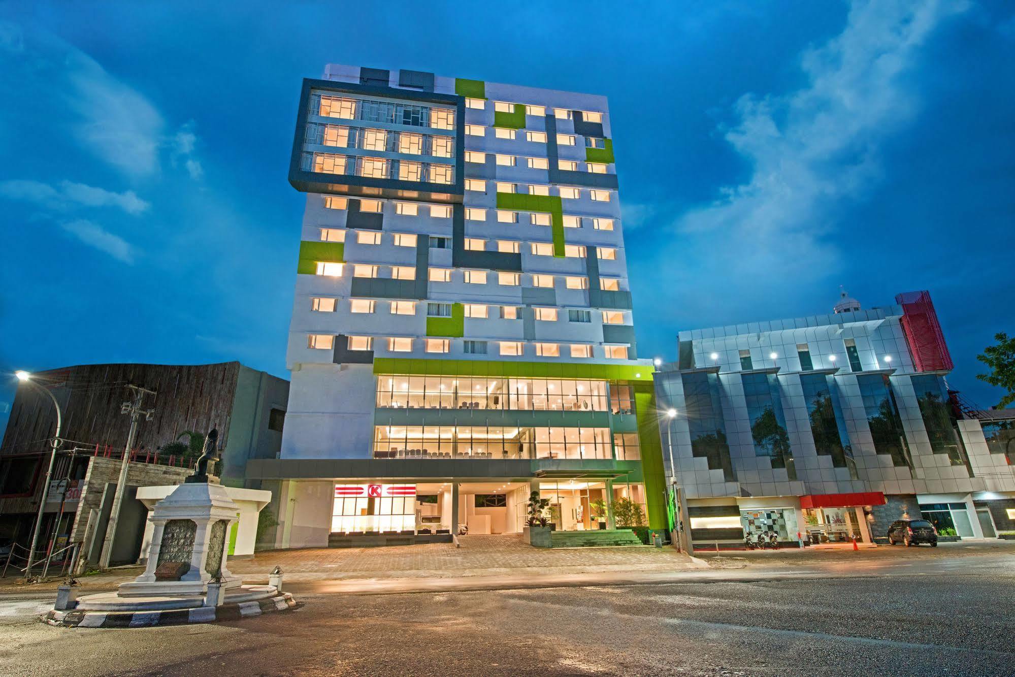 Whiz Prime Hotel Hasanuddin Makassar Ngoại thất bức ảnh